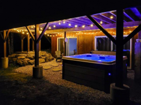 Cozy chalet with Pool and Spa